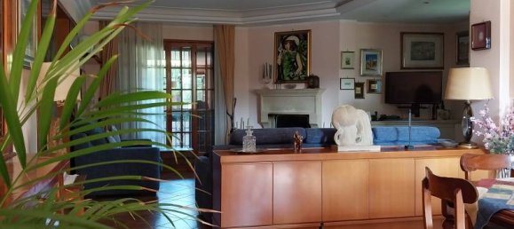 4 bedrooms Apartment in Rome, Italy No. 13595 9