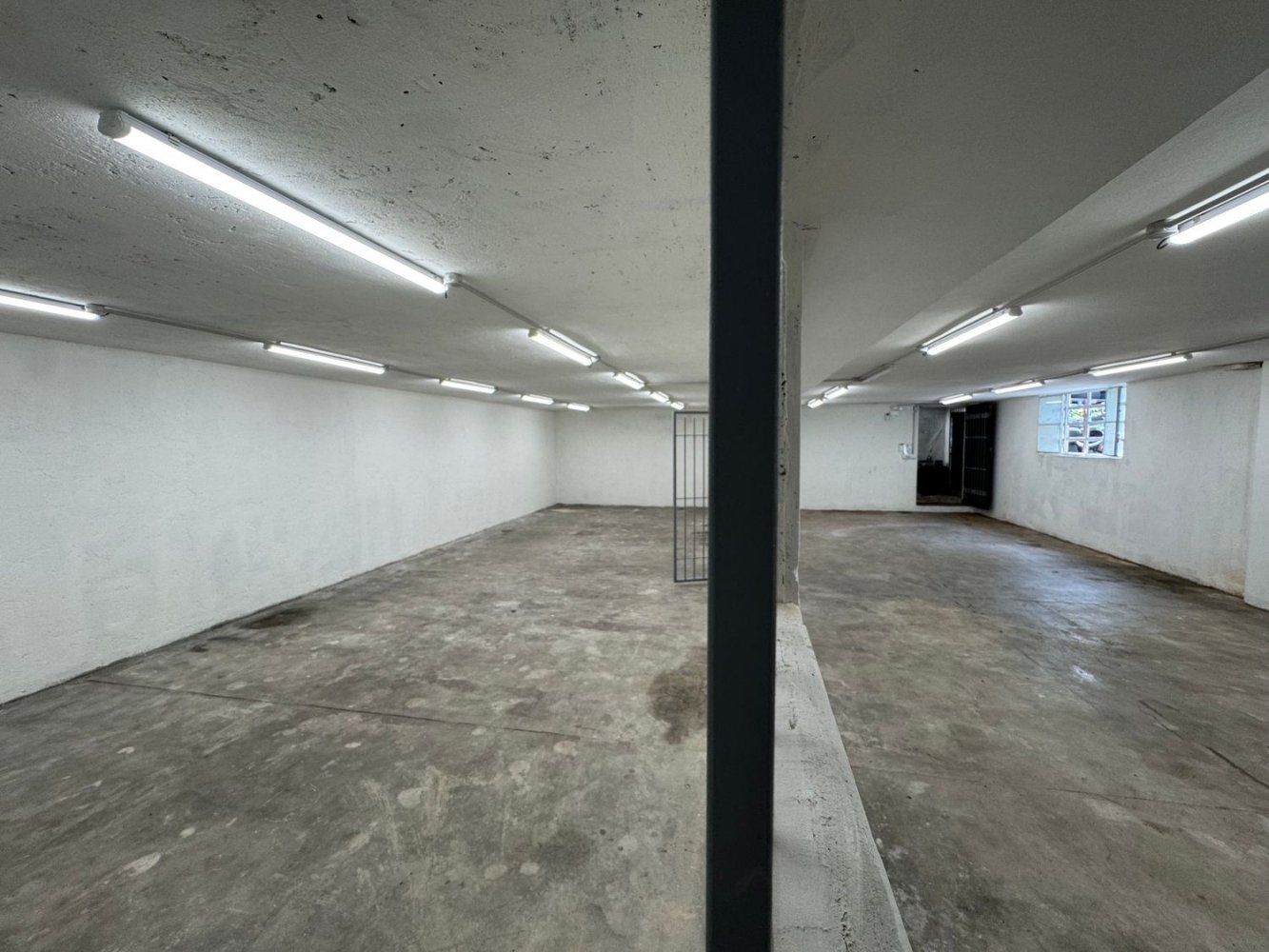 Lagerhaus in Varese, Italy 131m², Nr. 308065