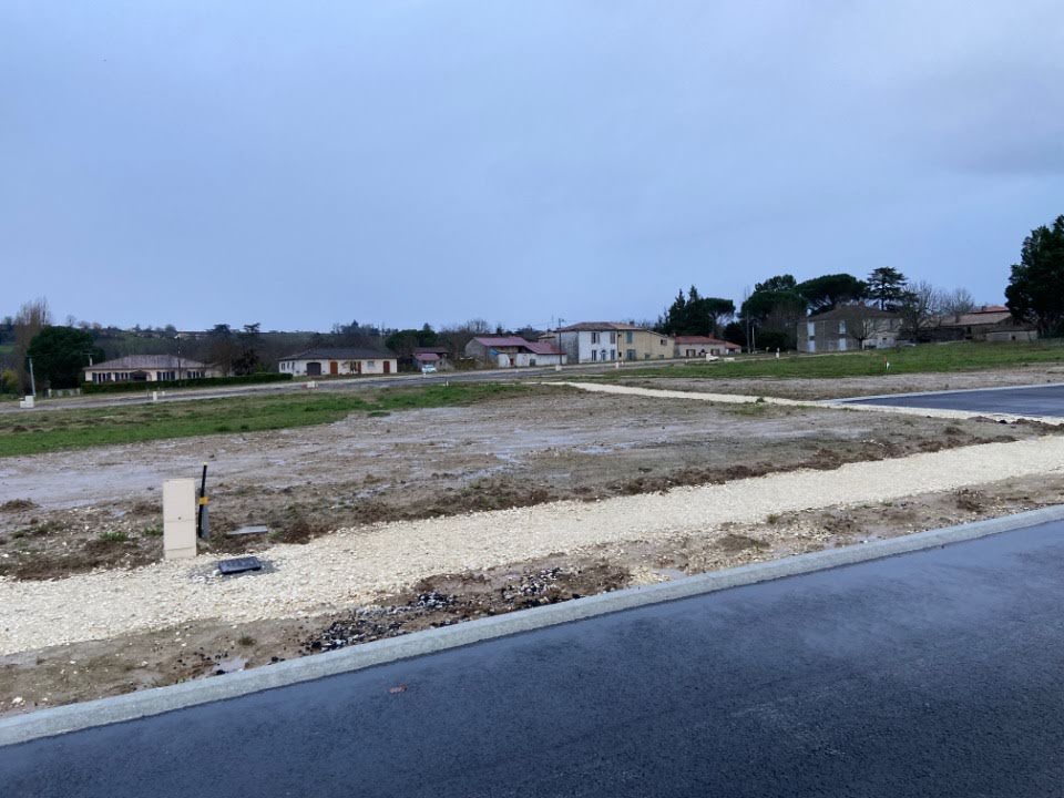 Grundstück in Verdelais, France 711m², Nr. 109957