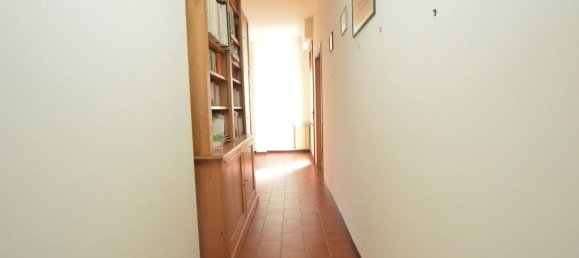 6 rooms Apartment in Lucca, Italy No. 210064 12