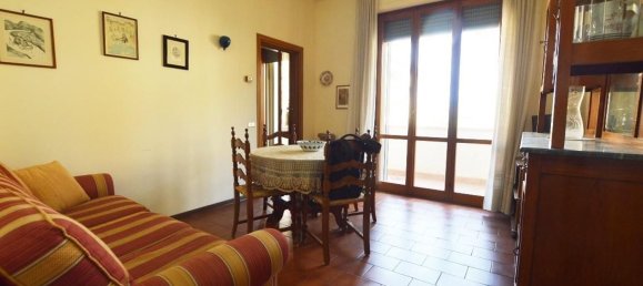 6 rooms Apartment in Lucca, Italy No. 210064 4