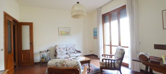 6 rooms Apartment in Lucca, Italy No. 210064 11