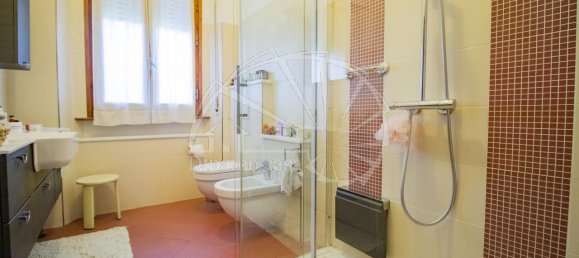 6 rooms House in Calenzano, Italy No. 21607 36