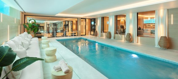 6 bedrooms Villa in Marbella, Spain No. 92127 9