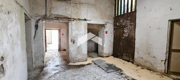 270m² Warehouse in Naples, Italy No. 377231 12