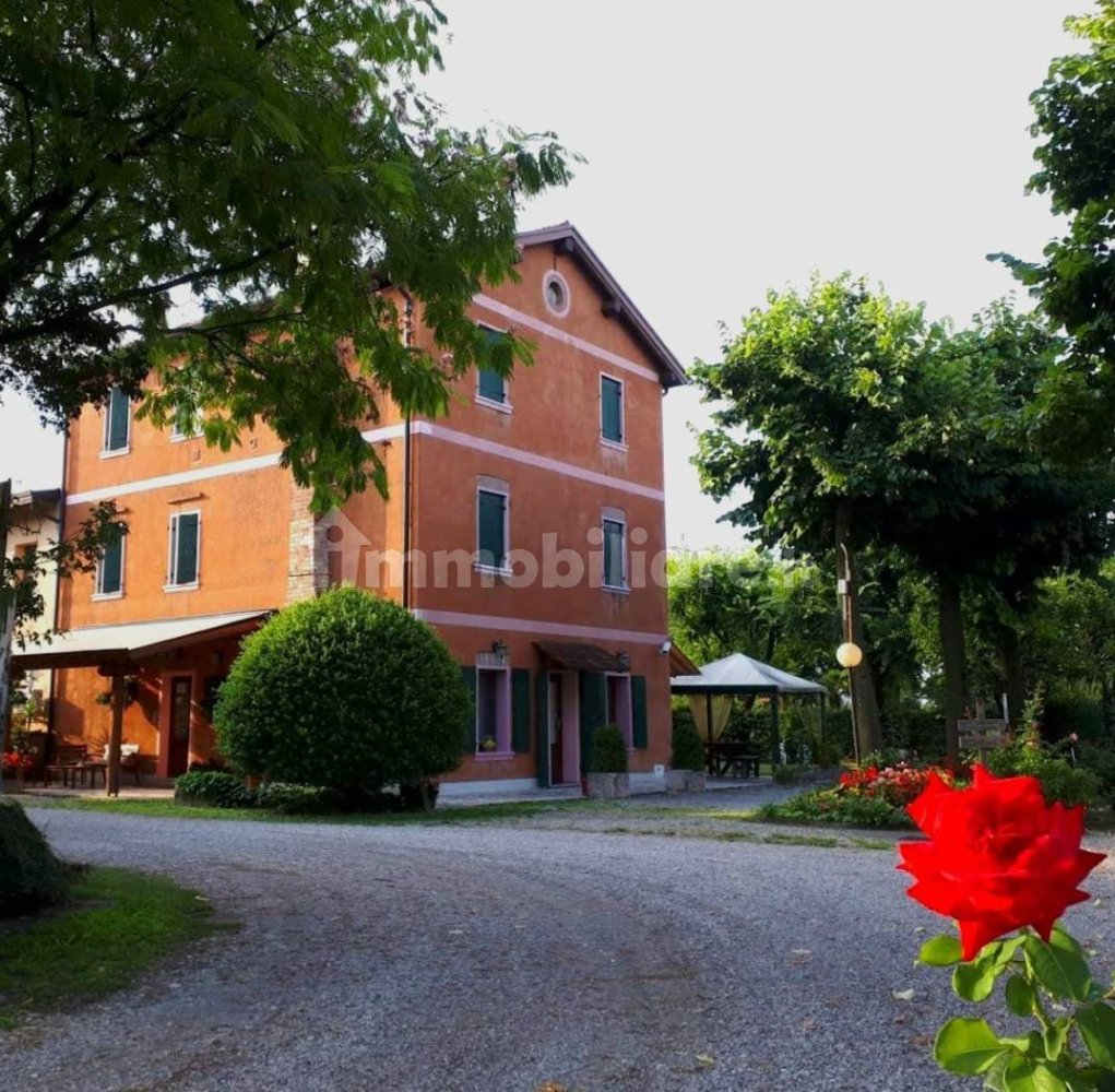 12 bedrooms House in Marcon, Italy No. 251008
