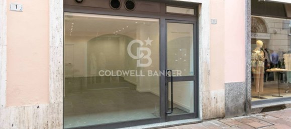 1غرفة عقار تجاري في Busto Arsizio, Italy رقم 378650 2