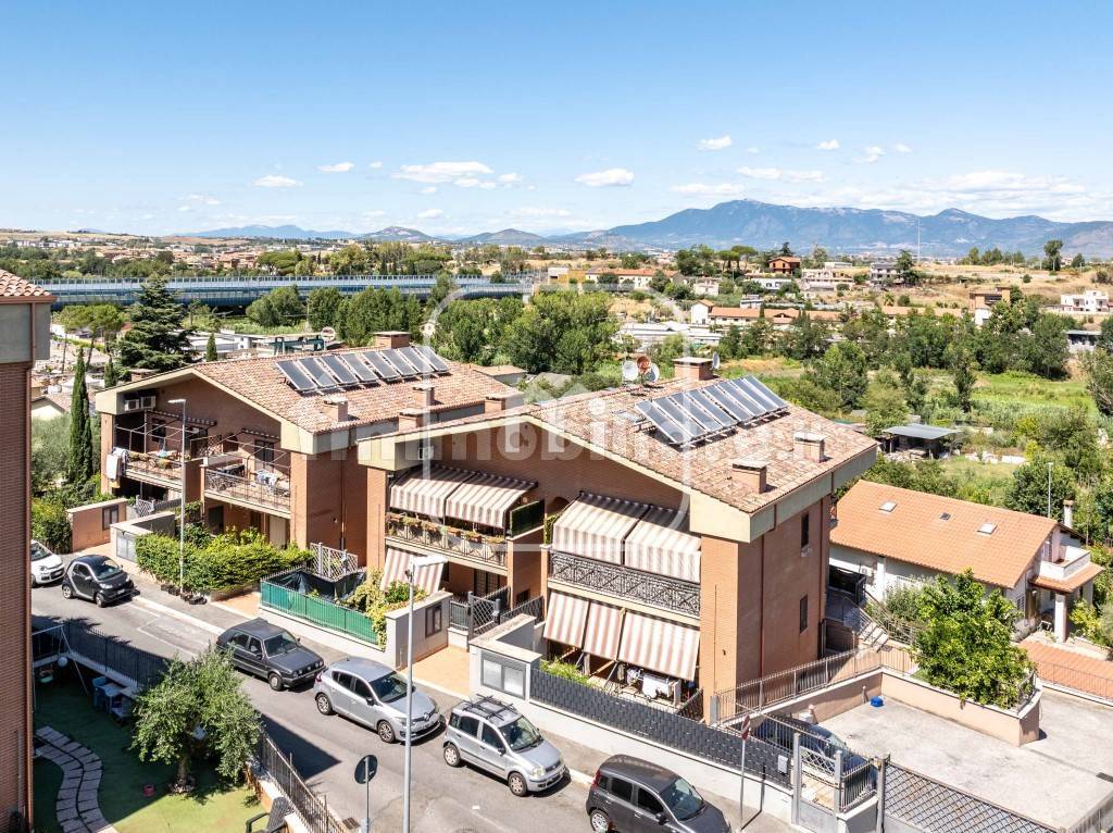 2 bedrooms Apartment in Rome, Italy No. 356945