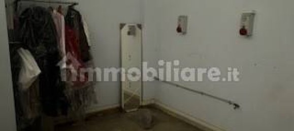 3 rooms Commercial property in Turin, Italy No. 123657 4