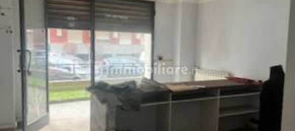 3 rooms Commercial property in Turin, Italy No. 123657 3