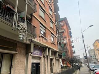 3 rooms Commercial property in Turin, Italy No. 123657