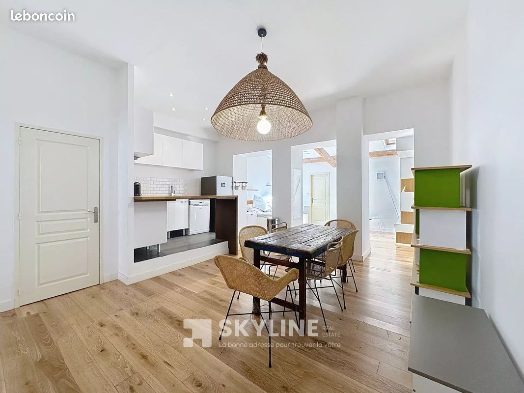 3 bedrooms Apartment in Marseille, France No. 281474