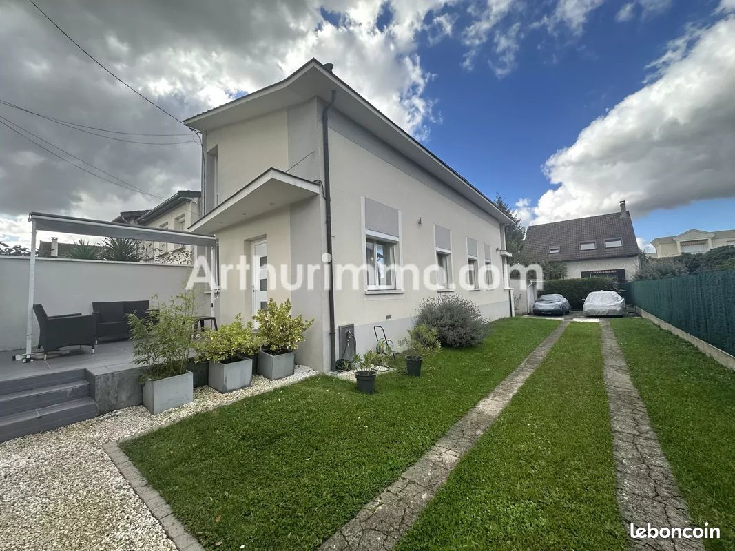 3 chambres Maison à Livry-Gargan, France No. 169765