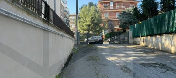 115m² Office in Bari, Italy No. 17342 8