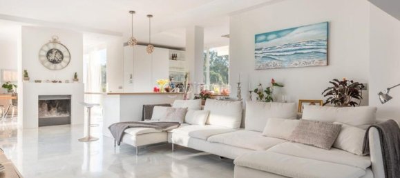 5 bedrooms Villa in Marbella, Spain No. 118531 12