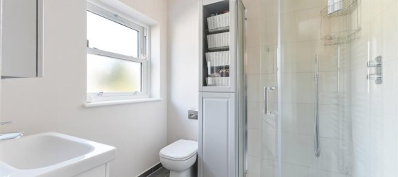 4 bedrooms House in Epsom, United Kingdom No. 9672 36