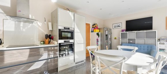 4 bedrooms House in Epsom, United Kingdom No. 9672 26