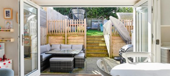 4 bedrooms House in Epsom, United Kingdom No. 9672 6