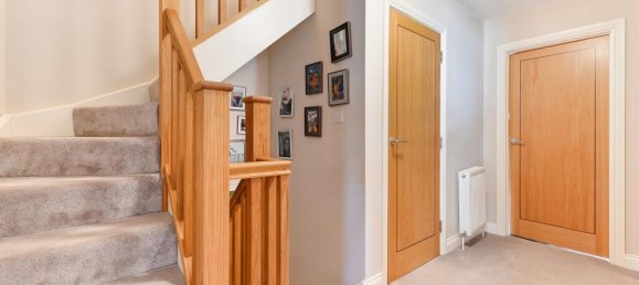 4 bedrooms House in Epsom, United Kingdom No. 9672 9