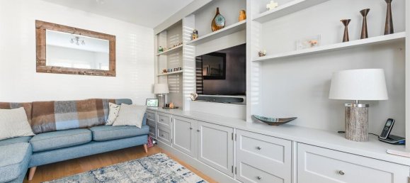 4 bedrooms House in Epsom, United Kingdom No. 9672 3