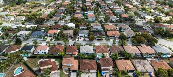 3 dormitorios villa en venta en Miami, Miami-Dade, Florida, USA № 615361 4