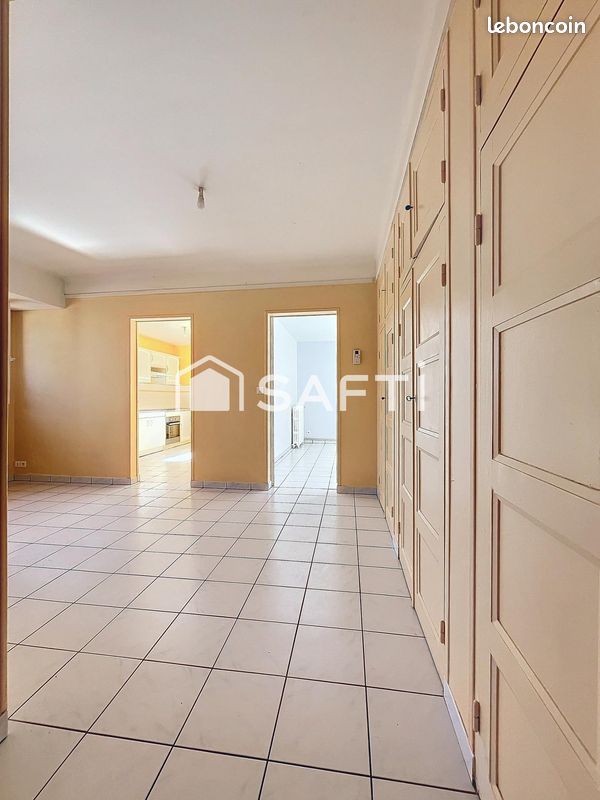 3 bedrooms Apartment in Vitry-le-Francois, France No. 230520