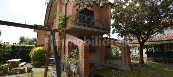 3 bedrooms Villa in Forte dei Marmi, Italy No. 194173 3