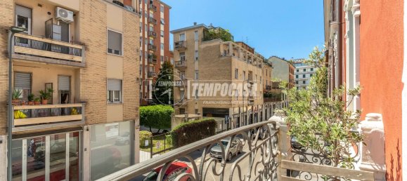 3 rooms Apartment in Milan, Italy No. 274440 17