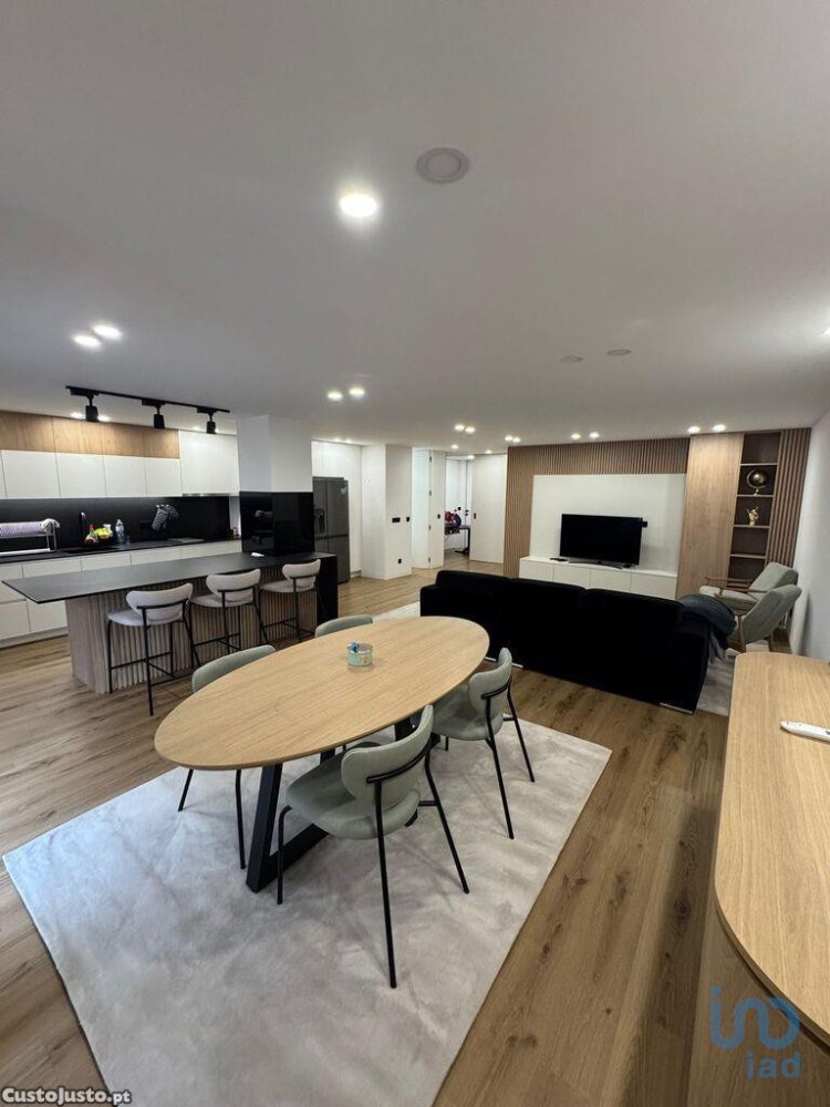 3 bedrooms Apartment in Porto, Portugal No. 167955