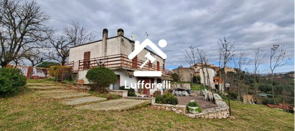 Квартира с 8 комнатами в Форано, Италия № 32430 3