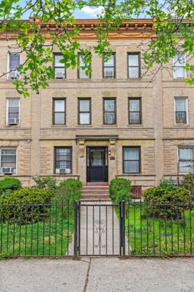 Дом с 12 спальнями в Бруклин, США № 287700