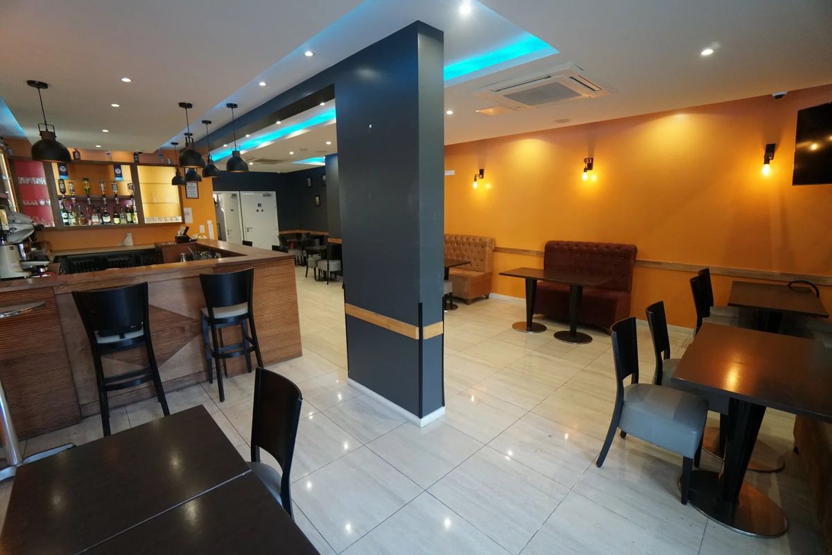 Коммерческая недвижимость 160м² в Бонди, Франция № 181664