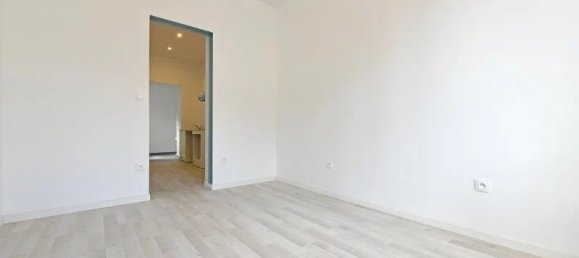 2 Schlafzimmer Gebäude in Saint-Quentin, France, Nr. 52769 3