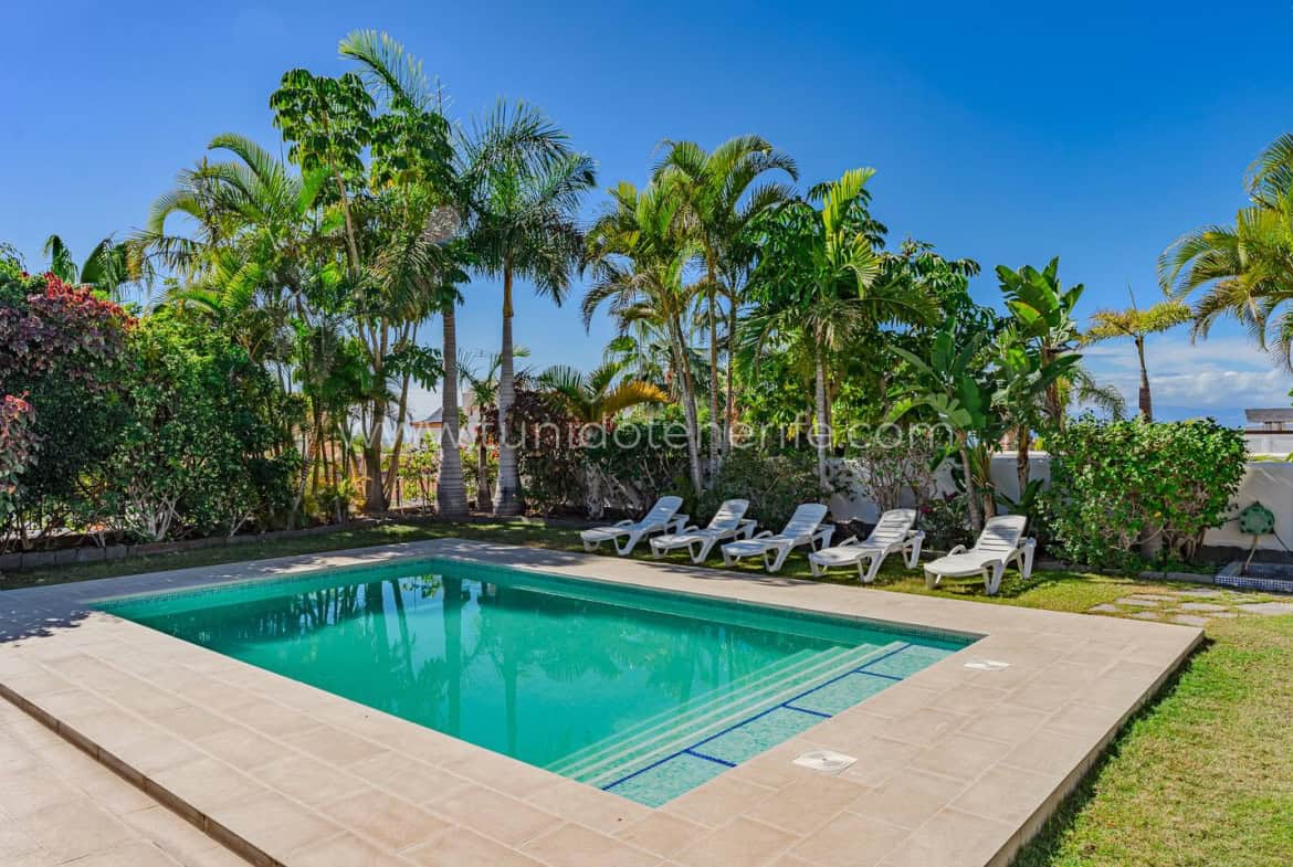 5 bedrooms Villa in Adeje, Spain No. 27335