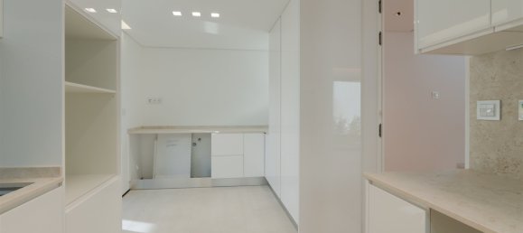 5 bedrooms Villa in Cascais, Portugal No. 107744 16