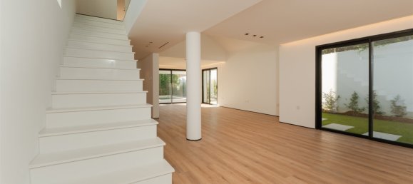 5 bedrooms Villa in Cascais, Portugal No. 107744 21