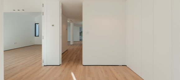 5 bedrooms Villa in Cascais, Portugal No. 107744 10