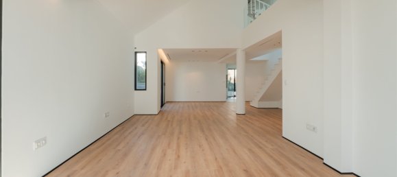 5 bedrooms Villa in Cascais, Portugal No. 107744 9