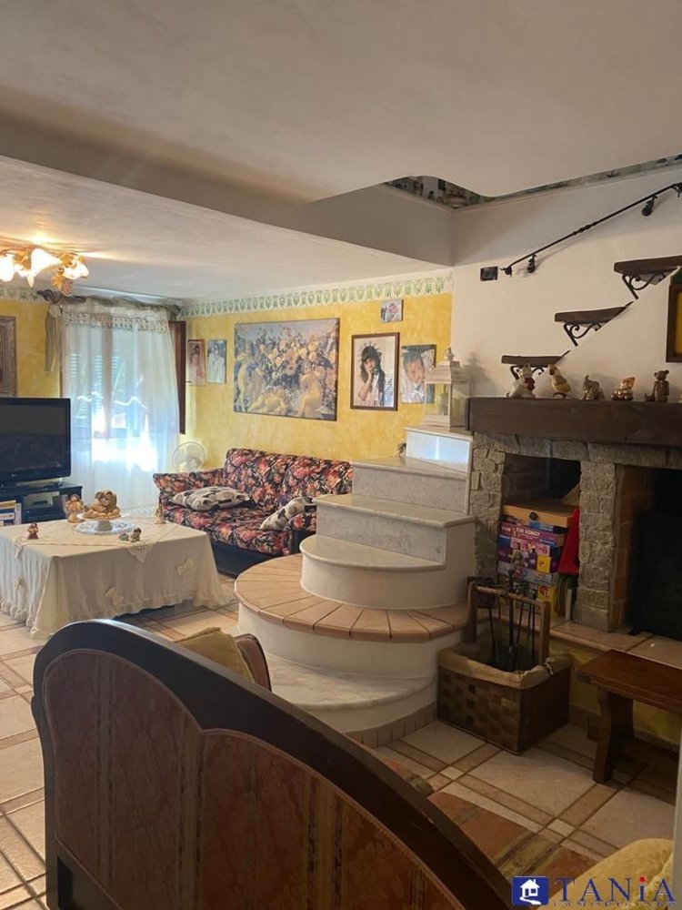 4 rooms Apartment in Carrara, Italy No. 27320