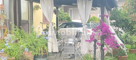 4 bedrooms House in Carrara, Italy No. 50632 5