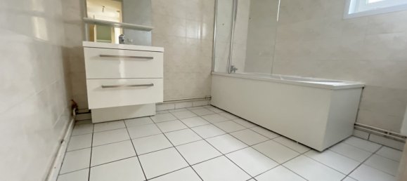 2 bedrooms House in Saint-Quentin, France No. 260172 4