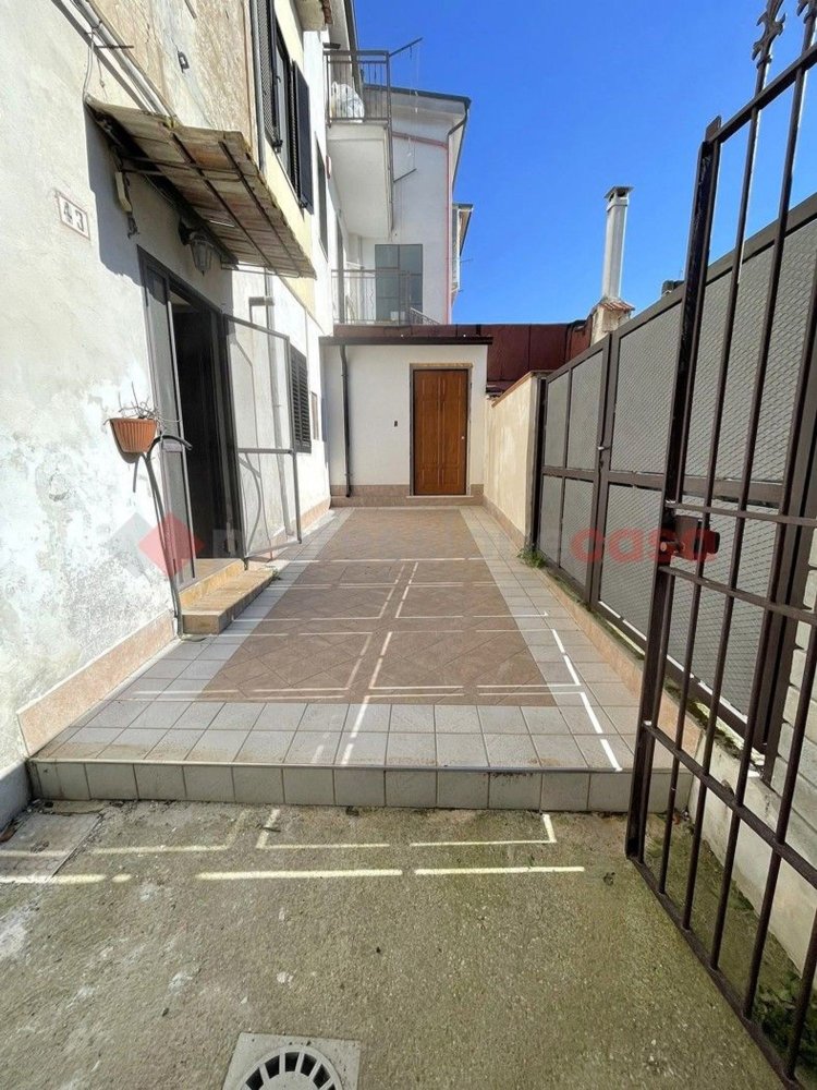 6-Zimmer Haus in Santi Cosma e Damiano, Italy, Nr. 115797