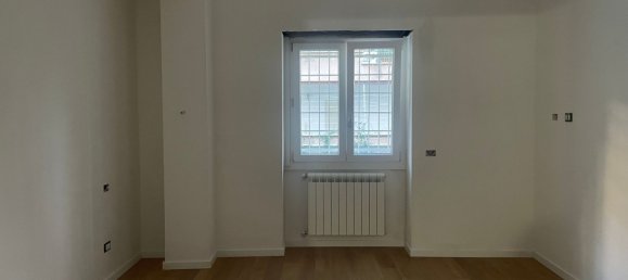 2 rooms Apartment in Rome, Italy No. 44878 11