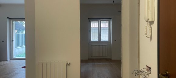 2 rooms Apartment in Rome, Italy No. 44878 10
