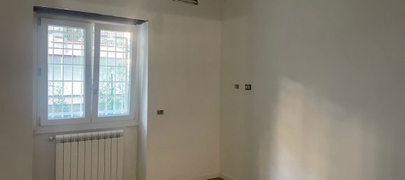 2 rooms Apartment in Rome, Italy No. 44878 12