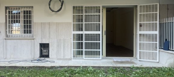 2 rooms Apartment in Rome, Italy No. 44878 3