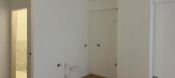 2 rooms Apartment in Rome, Italy No. 44878 7