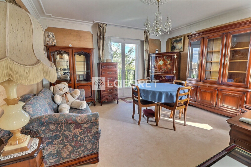 Apartamento de 2 dormitorios en Rueil-Malmaison, France No. 188435