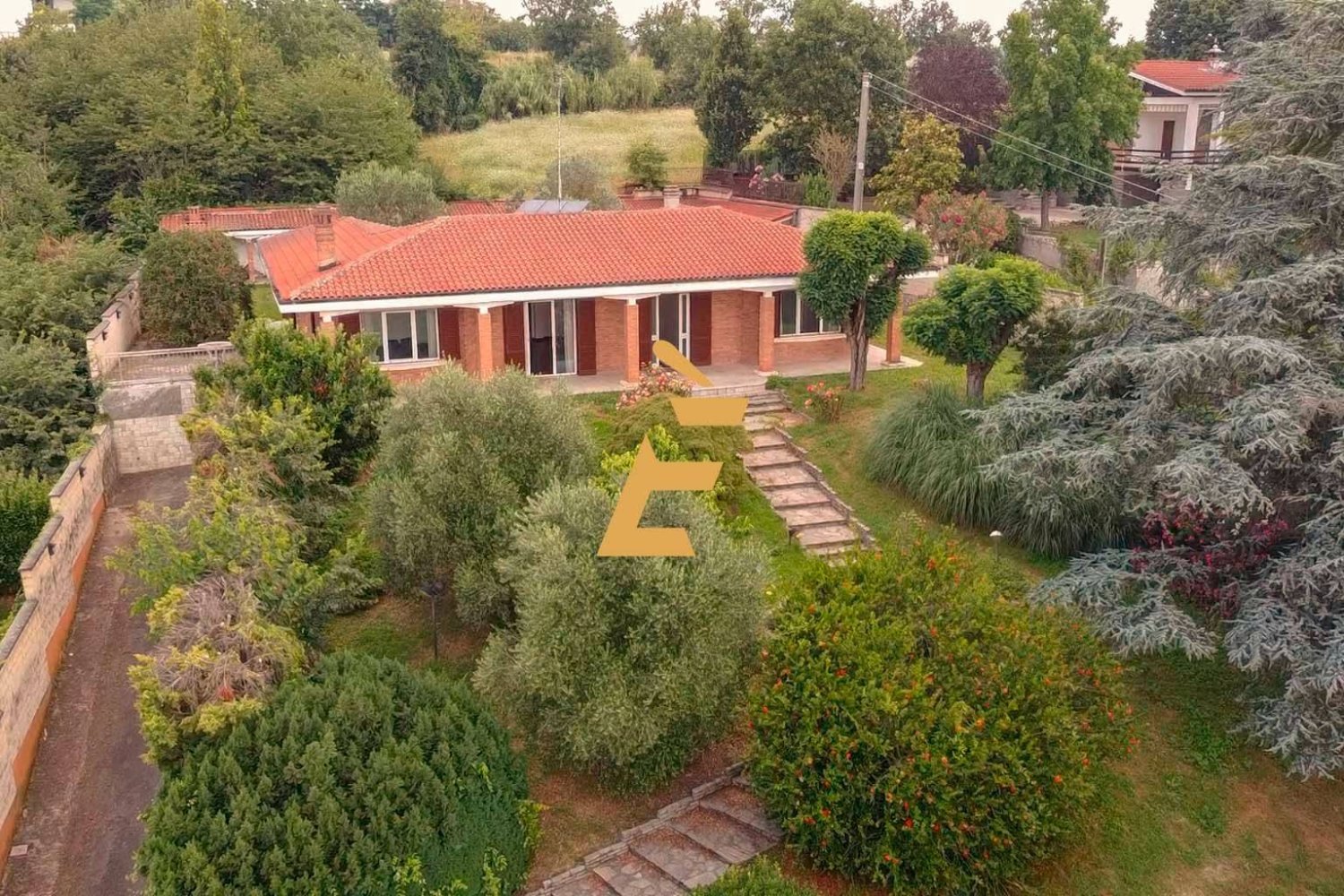 5 غرف نوم فيلا في Pietra Marazzi, Italy رقم 216225