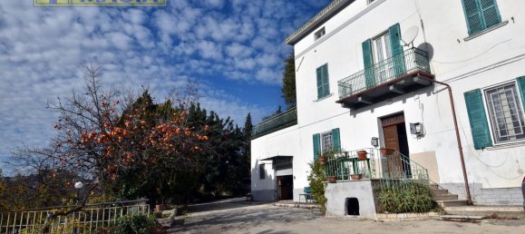 Casa de 6 habitaciónes en Colonnella, Italy No. 124714 2